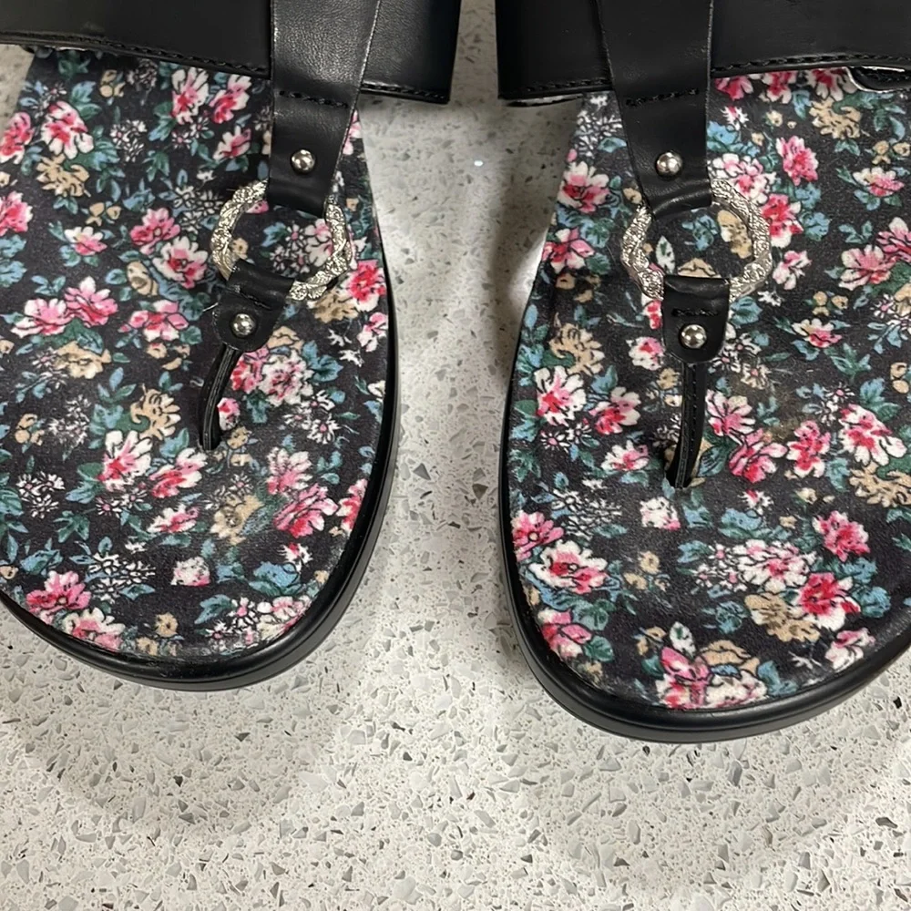 Algeria Moxi Enchanting Thong Sandal - Picture 3 of 11